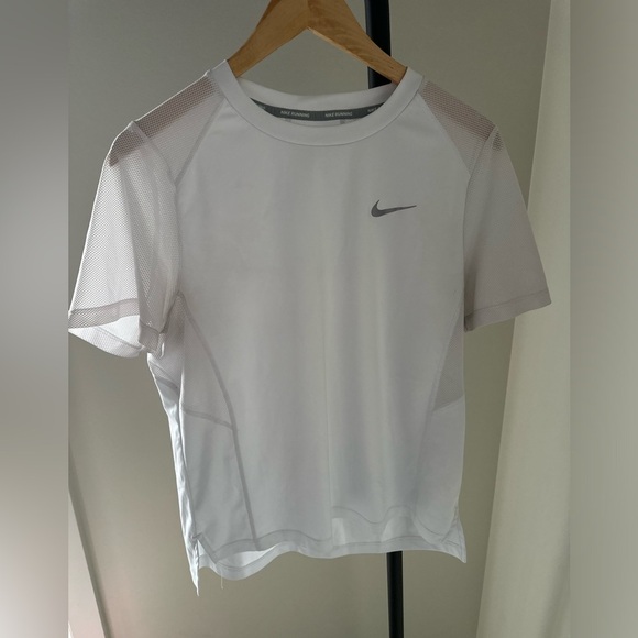 Nike White Fitted Short Sleeve Tee - Picture 1 of 6